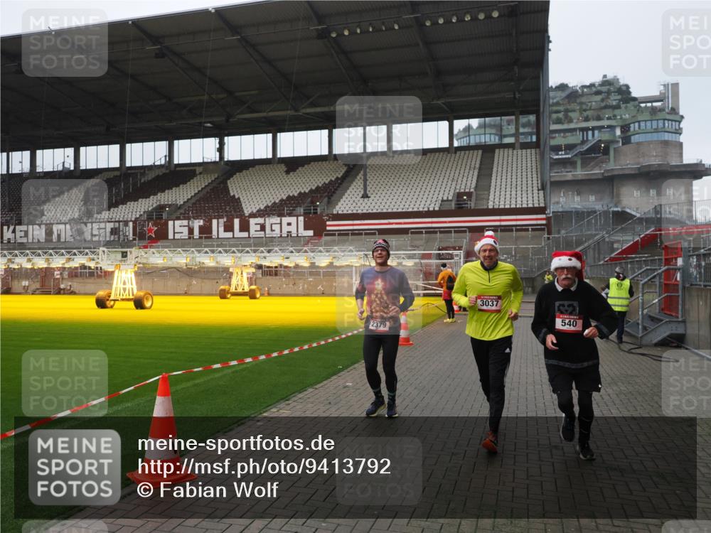 07.12.2025 - St. Pauli X-Mass-Run No. 15 Fabian Wolf http://msf.ph/oto/9413792 07.12.2025 11:20:54 Ziel 540, 765, 2379, 2462, 2601, 3037 meine-sportfotos.de