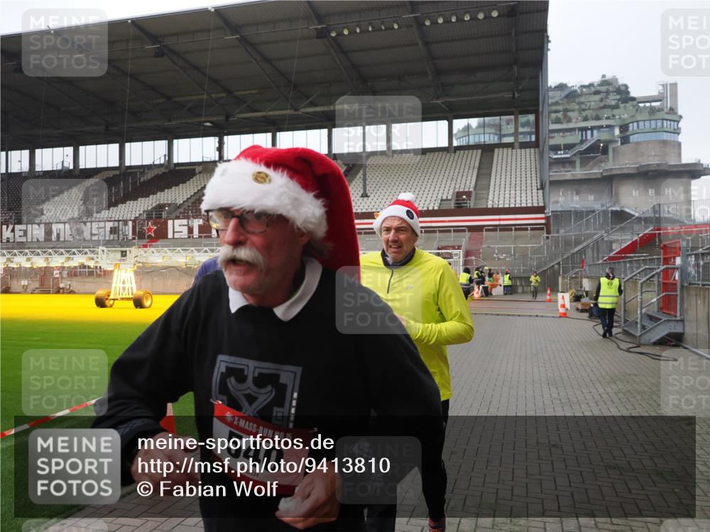 07.12.2025 - St. Pauli X-Mass-Run No. 15 Fabian Wolf http://msf.ph/oto/9413810 07.12.2025 11:20:55 Ziel 540, 765, 2379, 2462, 2601, 3037 meine-sportfotos.de