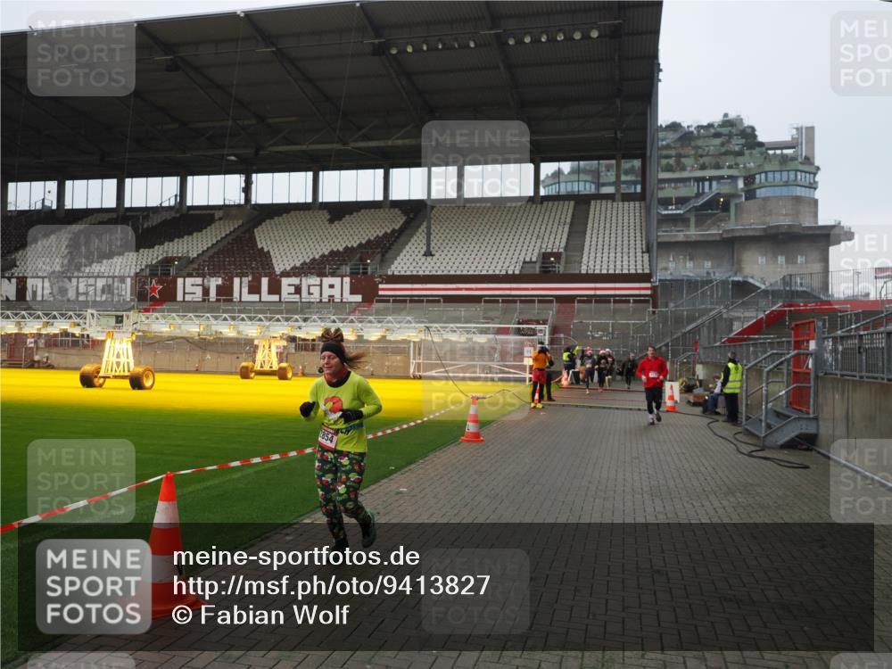 07.12.2025 - St. Pauli X-Mass-Run No. 15 Fabian Wolf http://msf.ph/oto/9413827 07.12.2025 11:21:06 Ziel 540, 2379, 2854, 3037, 3135 meine-sportfotos.de