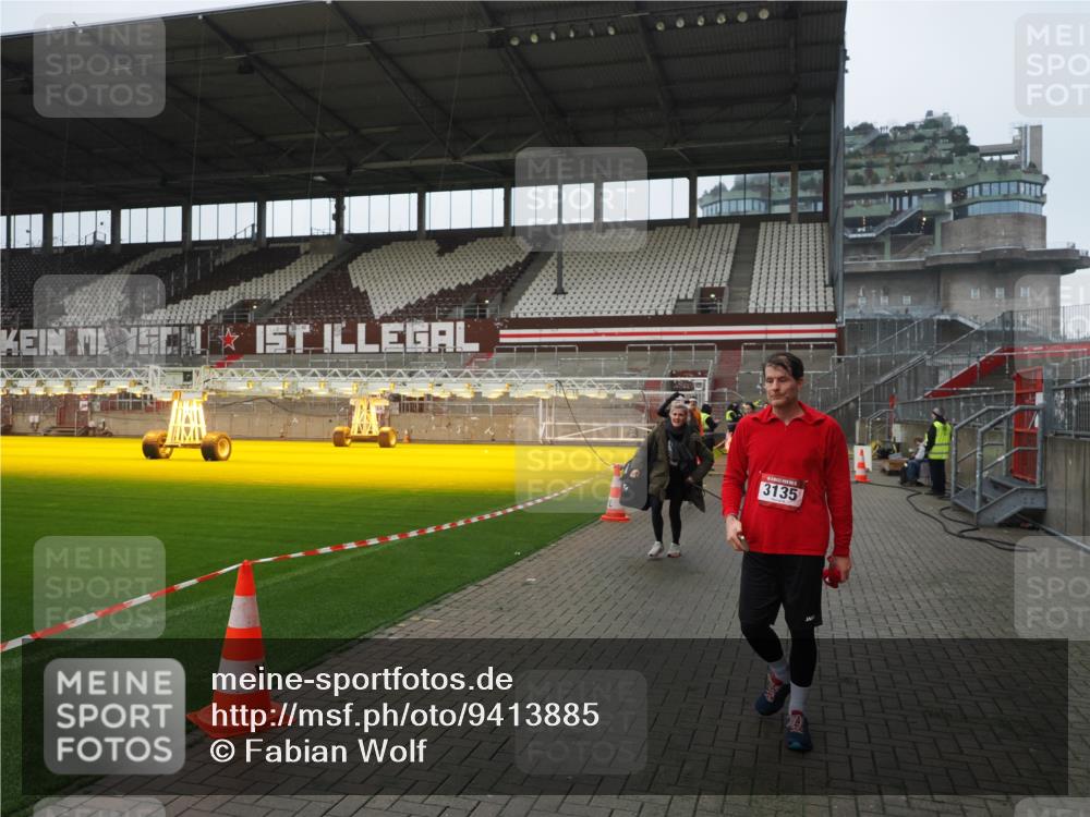 07.12.2025 - St. Pauli X-Mass-Run No. 15 Fabian Wolf http://msf.ph/oto/9413885 07.12.2025 11:21:15 Ziel 2375, 2376, 2579, 2854, 2867, 3135, 3159, 3220, 3283 meine-sportfotos.de
