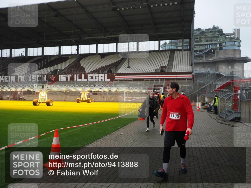 07.12.2025 - St. Pauli X-Mass-Run No. 15 Fabian Wolf http://msf.ph/oto/9413888 07.12.2025 11:21:15 Ziel 2375, 2376, 2579, 2854, 2867, 3135, 3159, 3220, 3283 meine-sportfotos.de