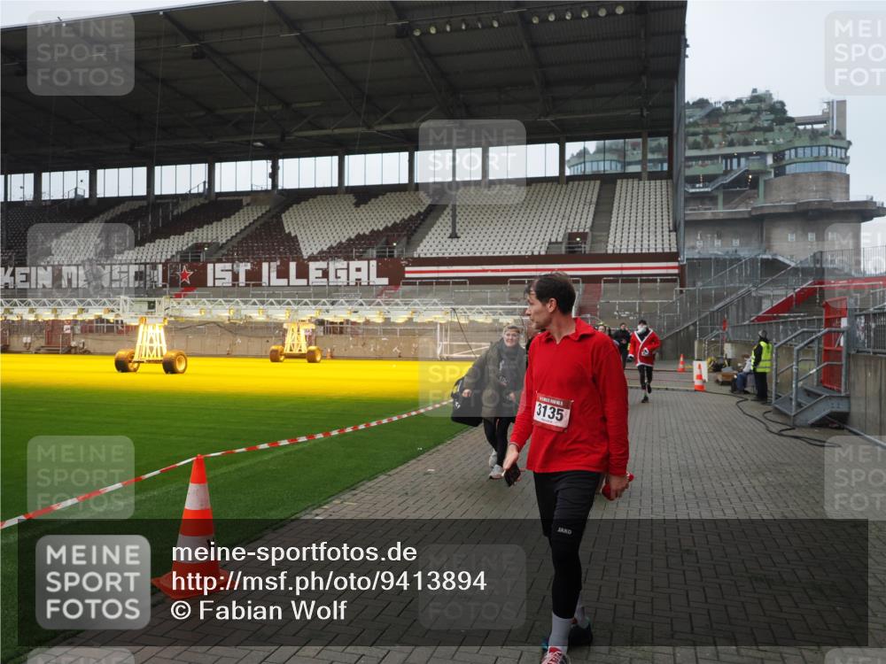 07.12.2025 - St. Pauli X-Mass-Run No. 15 Fabian Wolf http://msf.ph/oto/9413894 07.12.2025 11:21:15 Ziel 2375, 2376, 2579, 2854, 2867, 3135, 3159, 3220, 3283 meine-sportfotos.de