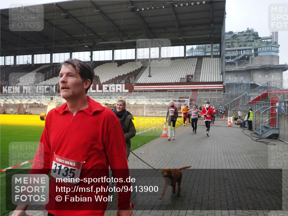 07.12.2025 - St. Pauli X-Mass-Run No. 15 Fabian Wolf http://msf.ph/oto/9413900 07.12.2025 11:21:16 Ziel 2375, 2376, 2579, 2854, 2867, 3135, 3159, 3220, 3283 meine-sportfotos.de