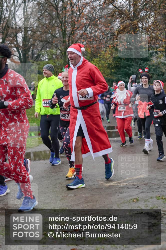 07.12.2025 - St. Pauli X-Mass-Run No. 15 Michael Burmester http://msf.ph/oto/9414059 07.12.2025 10:04:24 Laufen 444, 15, 887, 4160, 4509 meine-sportfotos.de