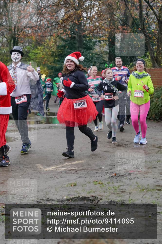 07.12.2025 - St. Pauli X-Mass-Run No. 15 Michael Burmester http://msf.ph/oto/9414095 07.12.2025 10:04:26 Laufen 2071, 25, 2068, 4350, 14, 4782, 4775 meine-sportfotos.de