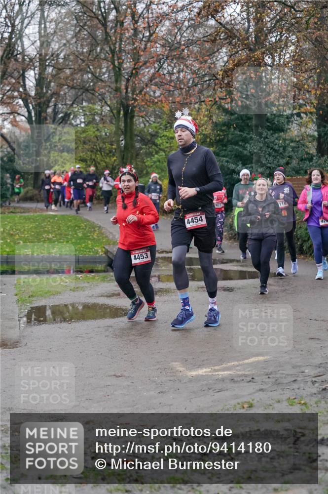 07.12.2025 - St. Pauli X-Mass-Run No. 15 Michael Burmester http://msf.ph/oto/9414180 07.12.2025 10:04:35 Laufen 4453, 4454, 118, 428 meine-sportfotos.de