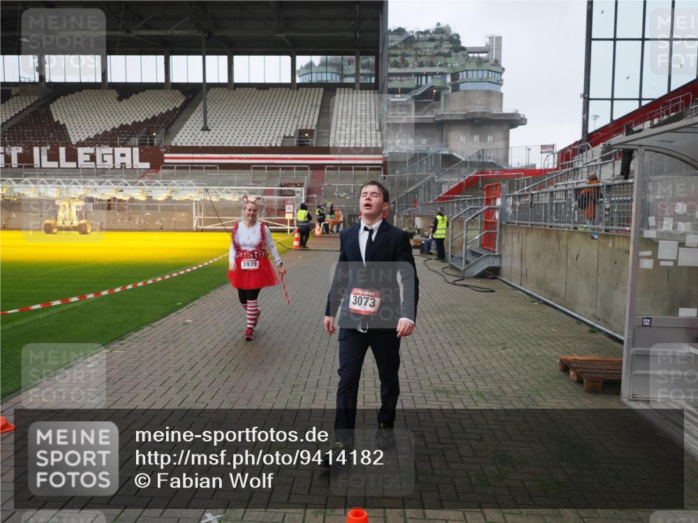 07.12.2025 - St. Pauli X-Mass-Run No. 15 Fabian Wolf http://msf.ph/oto/9414182 07.12.2025 11:21:45 Ziel 1549, 1902, 1907, 1939, 2033, 2197, 2473, 2474 meine-sportfotos.de