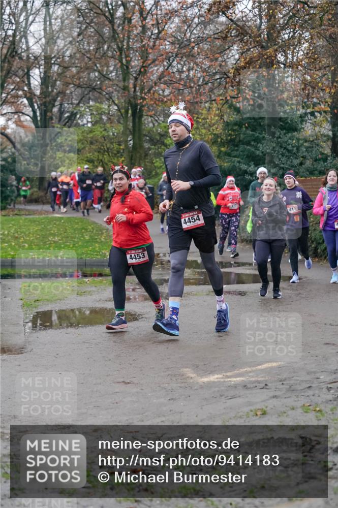 07.12.2025 - St. Pauli X-Mass-Run No. 15 Michael Burmester http://msf.ph/oto/9414183 07.12.2025 10:04:35 Laufen 4453, 4454, 41 meine-sportfotos.de