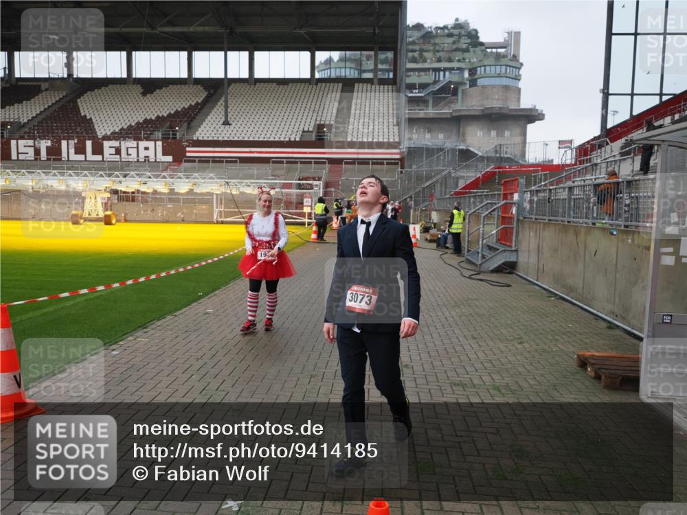 07.12.2025 - St. Pauli X-Mass-Run No. 15 Fabian Wolf http://msf.ph/oto/9414185 07.12.2025 11:21:45 Ziel 1549, 1902, 1907, 1939, 2033, 2197, 2473, 2474 meine-sportfotos.de