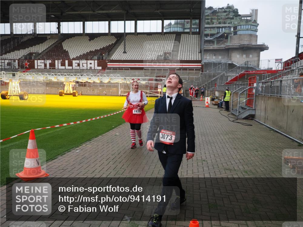 07.12.2025 - St. Pauli X-Mass-Run No. 15 Fabian Wolf http://msf.ph/oto/9414191 07.12.2025 11:21:45 Ziel 1549, 1902, 1907, 1939, 2033, 2197, 2473, 2474 meine-sportfotos.de