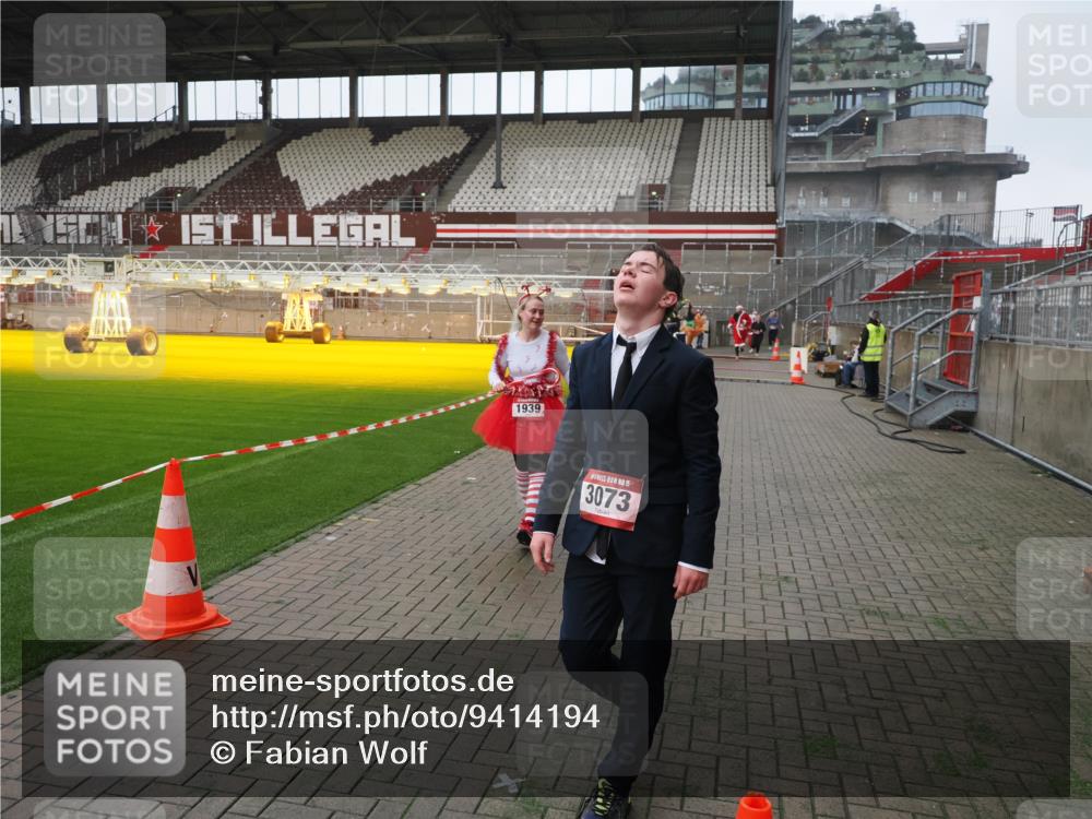 07.12.2025 - St. Pauli X-Mass-Run No. 15 Fabian Wolf http://msf.ph/oto/9414194 07.12.2025 11:21:46 Ziel 1549, 1902, 1939, 2033, 2197 meine-sportfotos.de