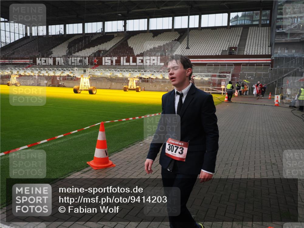07.12.2025 - St. Pauli X-Mass-Run No. 15 Fabian Wolf http://msf.ph/oto/9414203 07.12.2025 11:21:46 Ziel 1549, 1902, 1939, 2033, 2197 meine-sportfotos.de
