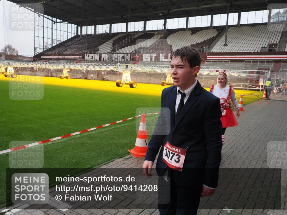07.12.2025 - St. Pauli X-Mass-Run No. 15 Fabian Wolf http://msf.ph/oto/9414208 07.12.2025 11:21:47 Ziel 1297, 1939, 2033, 2197 meine-sportfotos.de