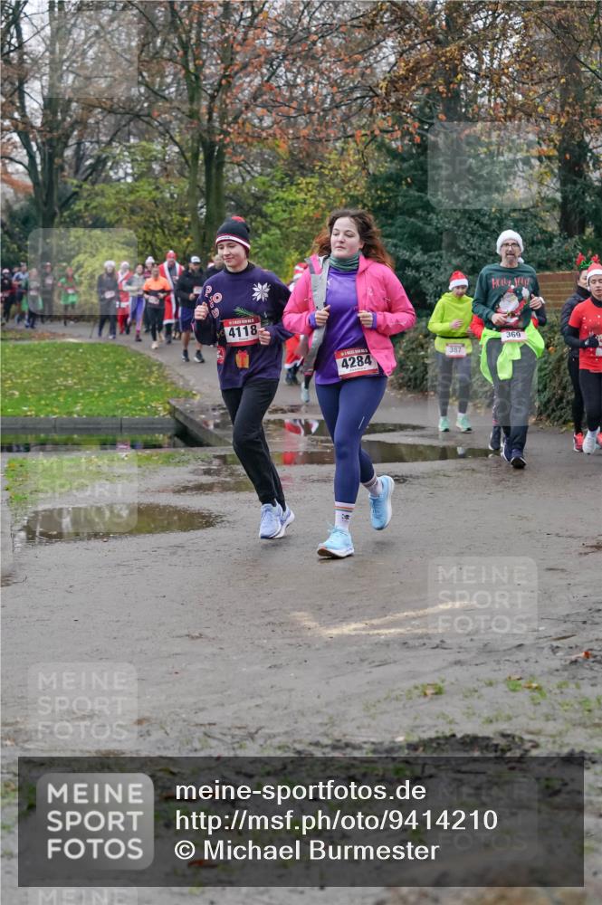 07.12.2025 - St. Pauli X-Mass-Run No. 15 Michael Burmester http://msf.ph/oto/9414210 07.12.2025 10:04:37 Laufen 4118, 4284, 387, 369 meine-sportfotos.de