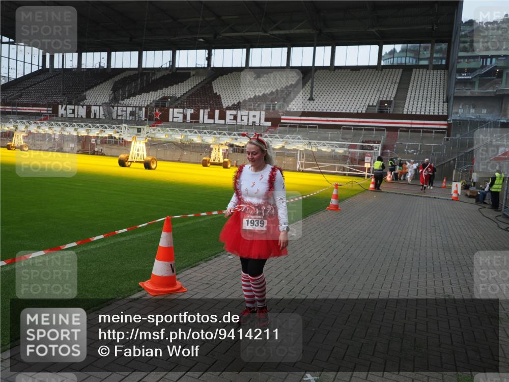 07.12.2025 - St. Pauli X-Mass-Run No. 15 Fabian Wolf http://msf.ph/oto/9414211 07.12.2025 11:21:47 Ziel 1297, 1939, 2033, 2197 meine-sportfotos.de