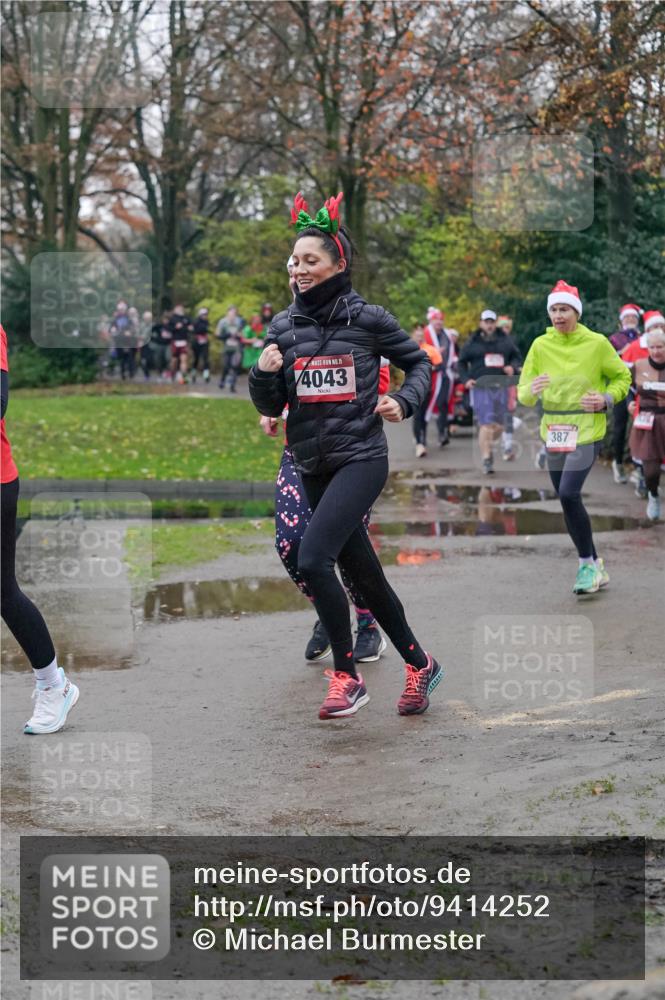 07.12.2025 - St. Pauli X-Mass-Run No. 15 Michael Burmester http://msf.ph/oto/9414252 07.12.2025 10:04:41 Laufen 15, 4043, 387 meine-sportfotos.de