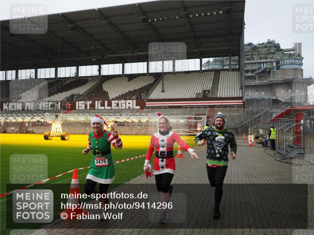 07.12.2025 - St. Pauli X-Mass-Run No. 15 Fabian Wolf http://msf.ph/oto/9414296 07.12.2025 11:22:06 Ziel 1284, 1297, 1775, 1779, 1904, 3474, 3475, 3820, 3821 meine-sportfotos.de