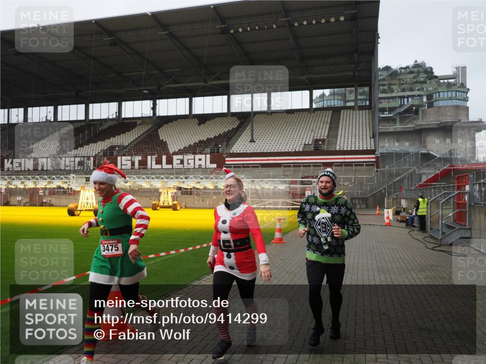 07.12.2025 - St. Pauli X-Mass-Run No. 15 Fabian Wolf http://msf.ph/oto/9414299 07.12.2025 11:22:07 Ziel 1284, 1297, 1775, 1779, 1904, 3474, 3475, 3820, 3821 meine-sportfotos.de