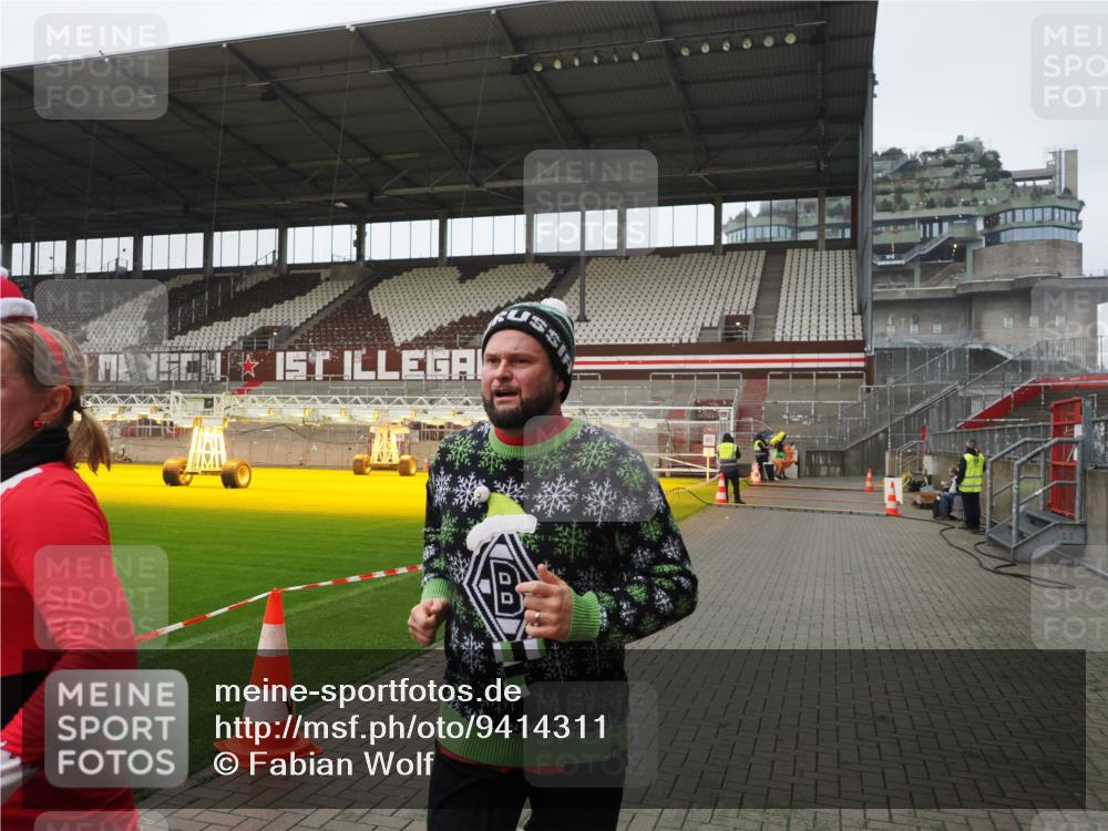 07.12.2025 - St. Pauli X-Mass-Run No. 15 Fabian Wolf http://msf.ph/oto/9414311 07.12.2025 11:22:07 Ziel 1284, 1297, 1775, 1779, 1904, 3474, 3475, 3820, 3821 meine-sportfotos.de