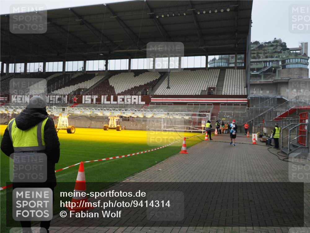 07.12.2025 - St. Pauli X-Mass-Run No. 15 Fabian Wolf http://msf.ph/oto/9414314 07.12.2025 11:22:17 Ziel 2812, 3474, 3475, 3820, 3821 meine-sportfotos.de