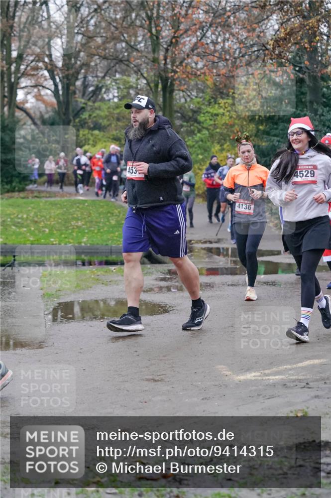 07.12.2025 - St. Pauli X-Mass-Run No. 15 Michael Burmester http://msf.ph/oto/9414315 07.12.2025 10:04:47 Laufen 453, 4136, 15, 4529 meine-sportfotos.de