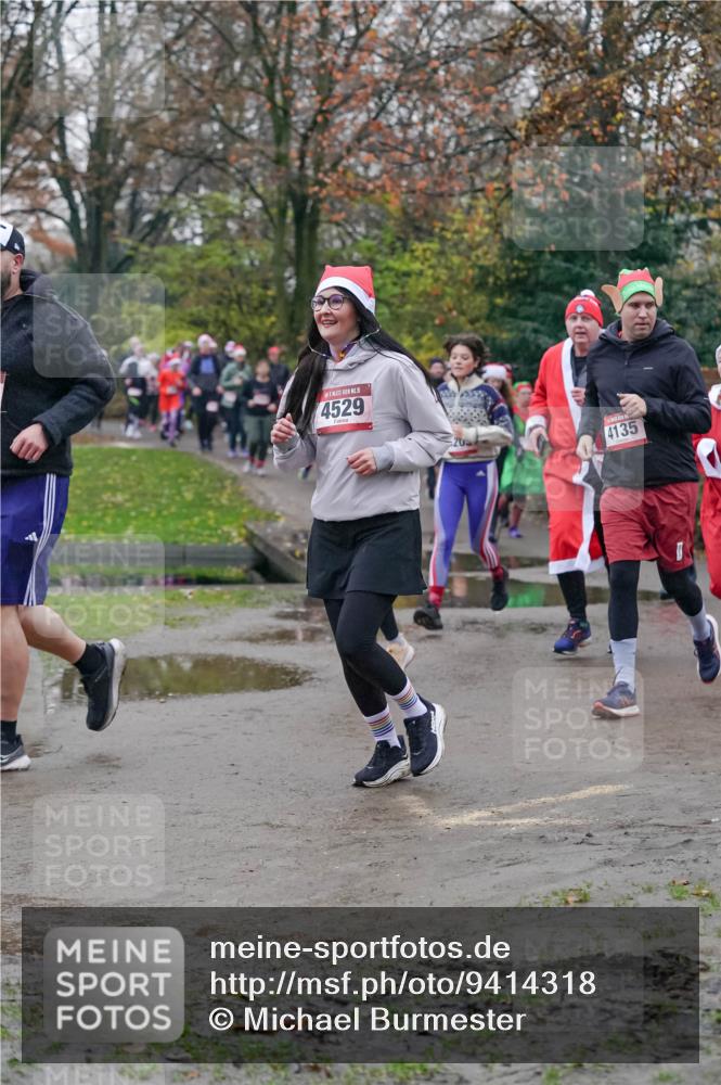 07.12.2025 - St. Pauli X-Mass-Run No. 15 Michael Burmester http://msf.ph/oto/9414318 07.12.2025 10:04:48 Laufen 15, 4529, 20, 4135 meine-sportfotos.de
