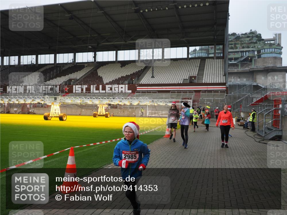 07.12.2025 - St. Pauli X-Mass-Run No. 15 Fabian Wolf http://msf.ph/oto/9414353 07.12.2025 11:22:28 Ziel 1349, 1391, 1431, 2550, 2557, 2812, 2985, 3127 meine-sportfotos.de
