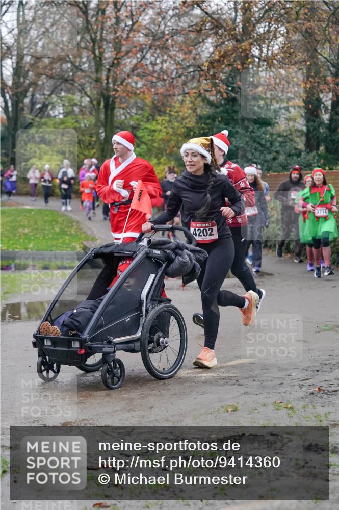 07.12.2025 - St. Pauli X-Mass-Run No. 15 Michael Burmester http://msf.ph/oto/9414360 07.12.2025 10:04:50 Laufen 15, 4202, 4039, 3714 meine-sportfotos.de