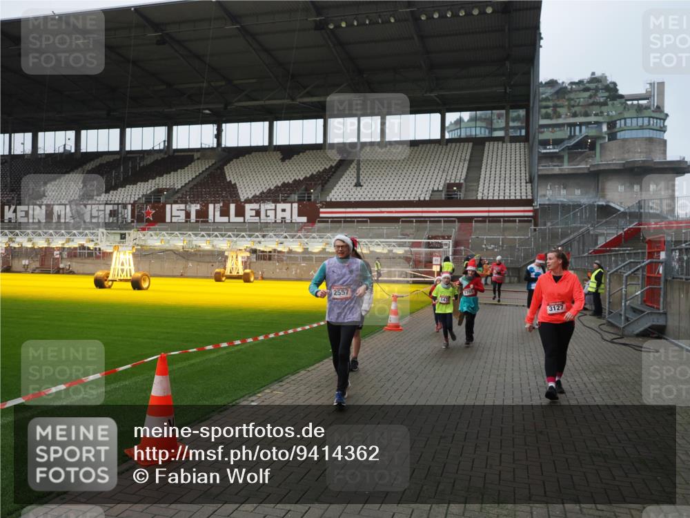 07.12.2025 - St. Pauli X-Mass-Run No. 15 Fabian Wolf http://msf.ph/oto/9414362 07.12.2025 11:22:30 Ziel 520, 1349, 1391, 1431, 2550, 2557, 2812, 2985, 3127 meine-sportfotos.de