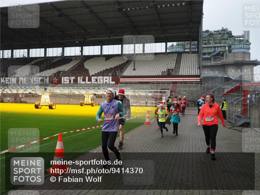 07.12.2025 - St. Pauli X-Mass-Run No. 15 Fabian Wolf http://msf.ph/oto/9414370 07.12.2025 11:22:31 Ziel 520, 1349, 1391, 1431, 2550, 2557, 2812, 2985, 3127 meine-sportfotos.de