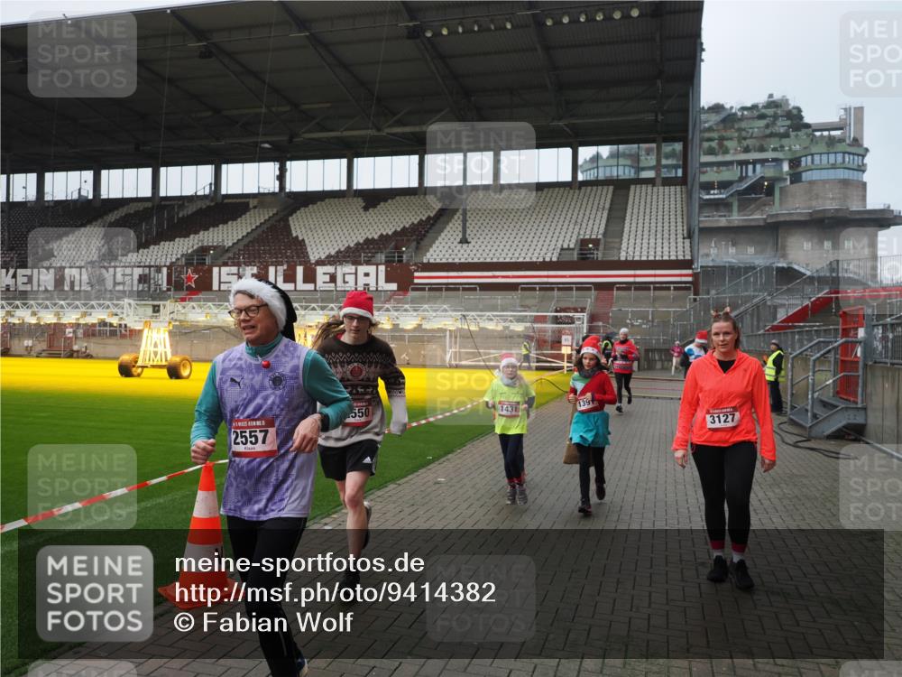 07.12.2025 - St. Pauli X-Mass-Run No. 15 Fabian Wolf http://msf.ph/oto/9414382 07.12.2025 11:22:32 Ziel 520, 1349, 1391, 1431, 2550, 2557, 2812, 2985, 3127 meine-sportfotos.de