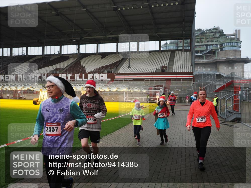 07.12.2025 - St. Pauli X-Mass-Run No. 15 Fabian Wolf http://msf.ph/oto/9414385 07.12.2025 11:22:32 Ziel 520, 1349, 1391, 1431, 2550, 2557, 2812, 2985, 3127 meine-sportfotos.de