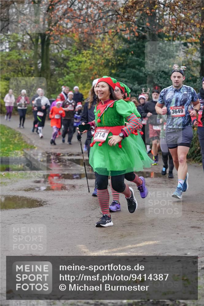 07.12.2025 - St. Pauli X-Mass-Run No. 15 Michael Burmester http://msf.ph/oto/9414387 07.12.2025 10:04:53 Laufen 3714, 3649 meine-sportfotos.de