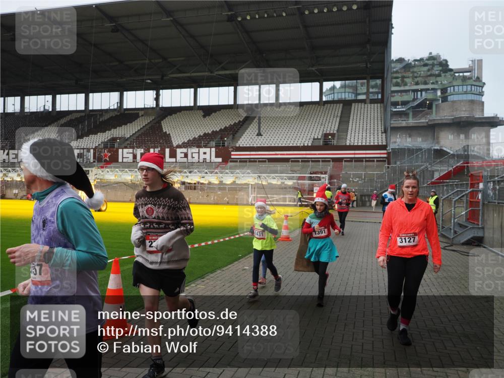 07.12.2025 - St. Pauli X-Mass-Run No. 15 Fabian Wolf http://msf.ph/oto/9414388 07.12.2025 11:22:32 Ziel 520, 1349, 1391, 1431, 2550, 2557, 2812, 2985, 3127 meine-sportfotos.de