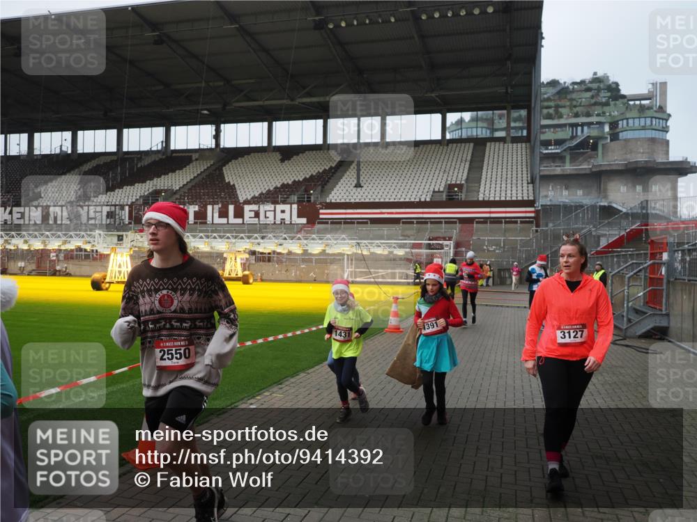 07.12.2025 - St. Pauli X-Mass-Run No. 15 Fabian Wolf http://msf.ph/oto/9414392 07.12.2025 11:22:32 Ziel 520, 1349, 1391, 1431, 2550, 2557, 2812, 2985, 3127 meine-sportfotos.de