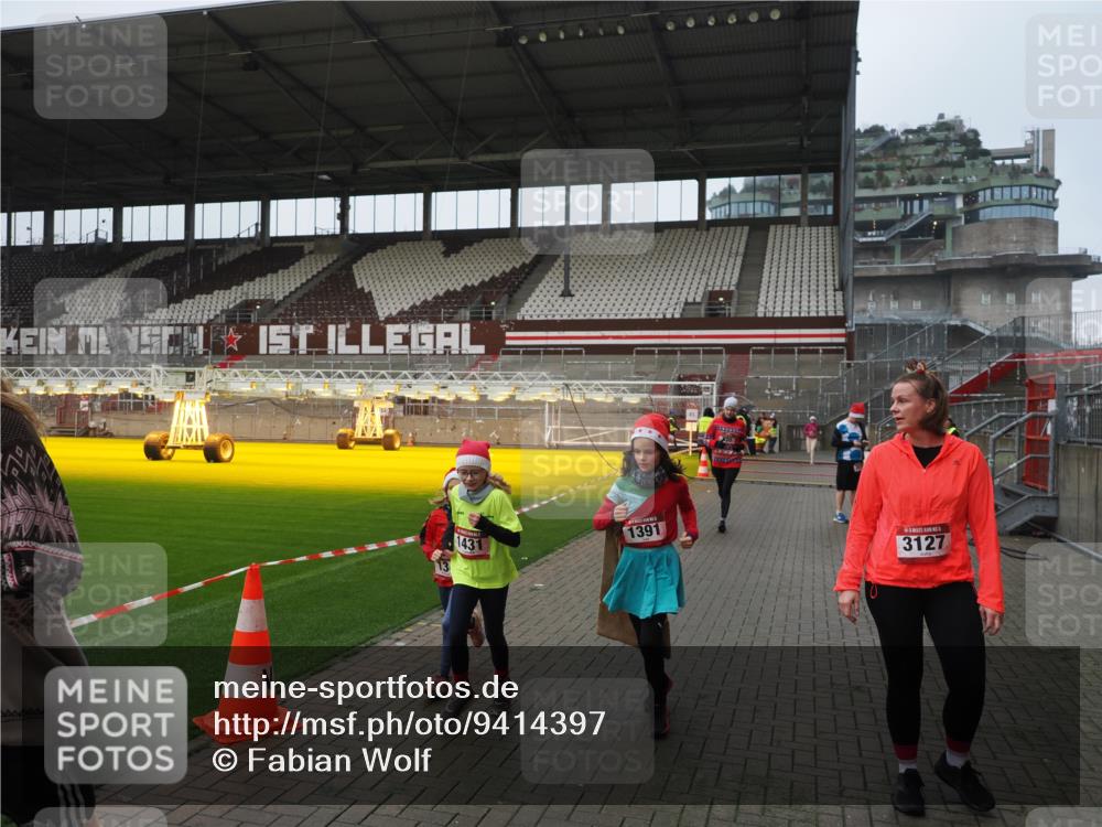 07.12.2025 - St. Pauli X-Mass-Run No. 15 Fabian Wolf http://msf.ph/oto/9414397 07.12.2025 11:22:33 Ziel 520, 1349, 1391, 1431, 2550, 2557, 2812, 2985, 3127 meine-sportfotos.de