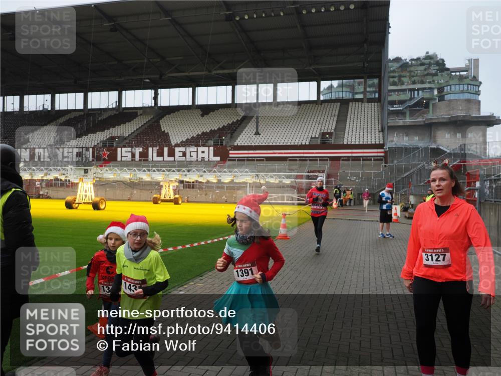 07.12.2025 - St. Pauli X-Mass-Run No. 15 Fabian Wolf http://msf.ph/oto/9414406 07.12.2025 11:22:33 Ziel 520, 1349, 1391, 1431, 2550, 2557, 2812, 2985, 3127 meine-sportfotos.de