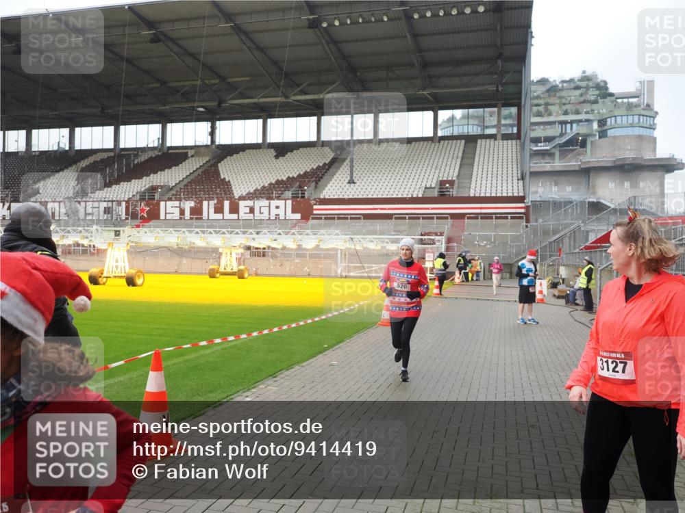 07.12.2025 - St. Pauli X-Mass-Run No. 15 Fabian Wolf http://msf.ph/oto/9414419 07.12.2025 11:22:34 Ziel 520, 1018, 1349, 1391, 1431, 2550, 2557, 2812, 2985, 3127 meine-sportfotos.de