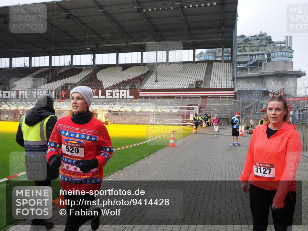 07.12.2025 - St. Pauli X-Mass-Run No. 15 Fabian Wolf http://msf.ph/oto/9414428 07.12.2025 11:22:35 Ziel 520, 1018, 1349, 1391, 1431, 2550, 2557, 2985, 3127 meine-sportfotos.de