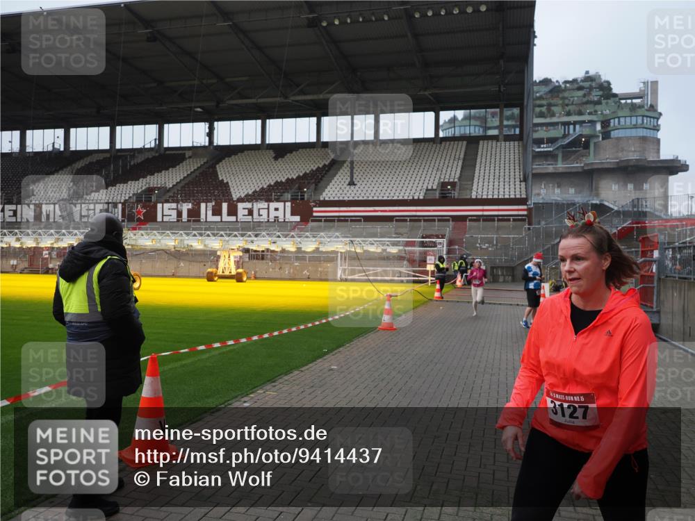 07.12.2025 - St. Pauli X-Mass-Run No. 15 Fabian Wolf http://msf.ph/oto/9414437 07.12.2025 11:22:36 Ziel 520, 1018, 1349, 1391, 1431, 2550, 2557, 2985, 3127 meine-sportfotos.de
