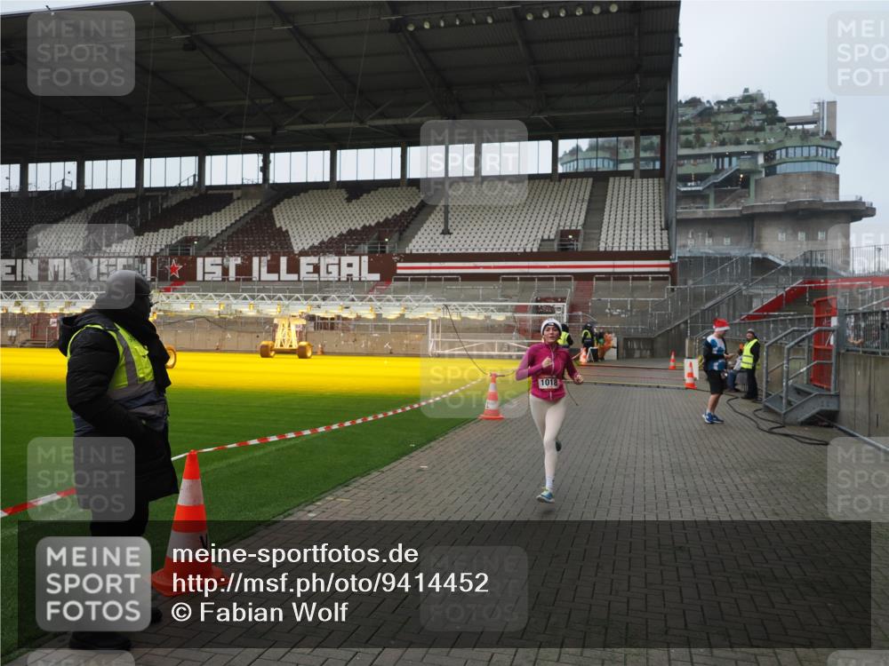 07.12.2025 - St. Pauli X-Mass-Run No. 15 Fabian Wolf http://msf.ph/oto/9414452 07.12.2025 11:22:38 Ziel 520, 1018, 1349, 1391, 1431, 2550, 2557, 2985, 3127 meine-sportfotos.de