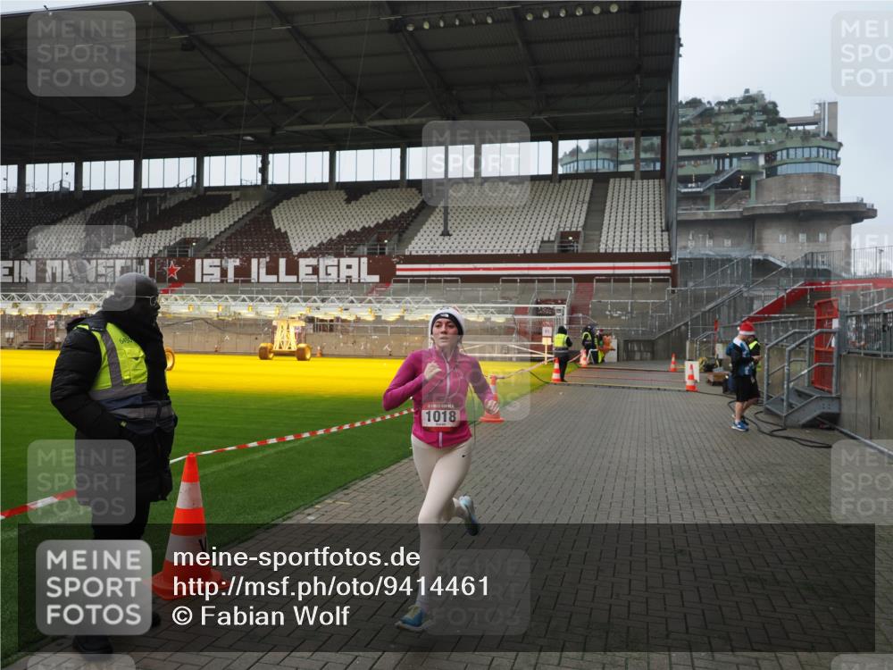 07.12.2025 - St. Pauli X-Mass-Run No. 15 Fabian Wolf http://msf.ph/oto/9414461 07.12.2025 11:22:39 Ziel 520, 1018, 1349, 1391, 1431, 2550, 2557, 2985, 3127 meine-sportfotos.de