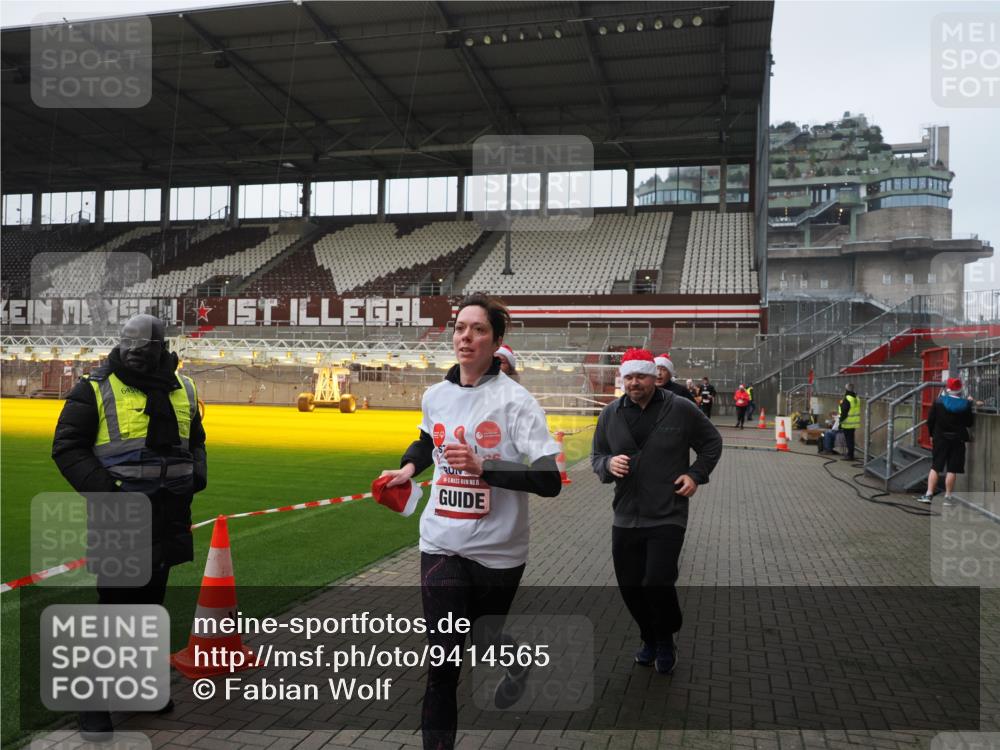 07.12.2025 - St. Pauli X-Mass-Run No. 15 Fabian Wolf http://msf.ph/oto/9414565 07.12.2025 11:23:09 Ziel 21, 69, 2023, 2373, 4249, 4824 meine-sportfotos.de