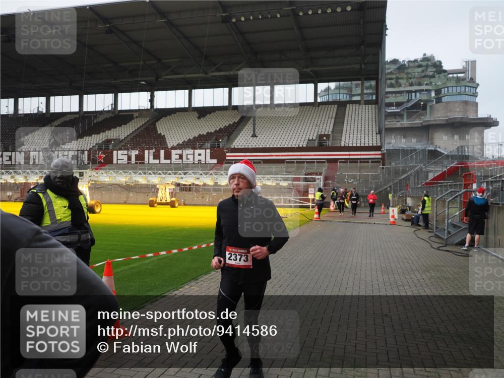 07.12.2025 - St. Pauli X-Mass-Run No. 15 Fabian Wolf http://msf.ph/oto/9414586 07.12.2025 11:23:10 Ziel 21, 69, 1141, 2023, 2373, 2821, 2823, 4249, 4824 meine-sportfotos.de