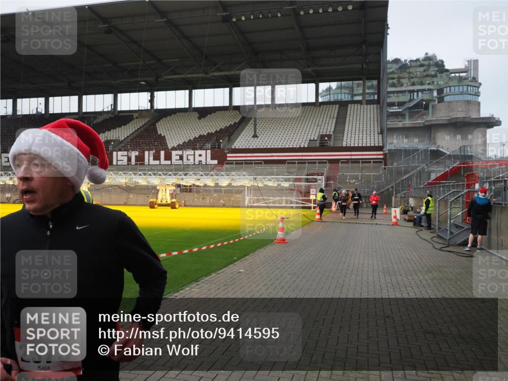 07.12.2025 - St. Pauli X-Mass-Run No. 15 Fabian Wolf http://msf.ph/oto/9414595 07.12.2025 11:23:11 Ziel 21, 69, 1141, 2023, 2373, 2821, 2823, 4249, 4824 meine-sportfotos.de