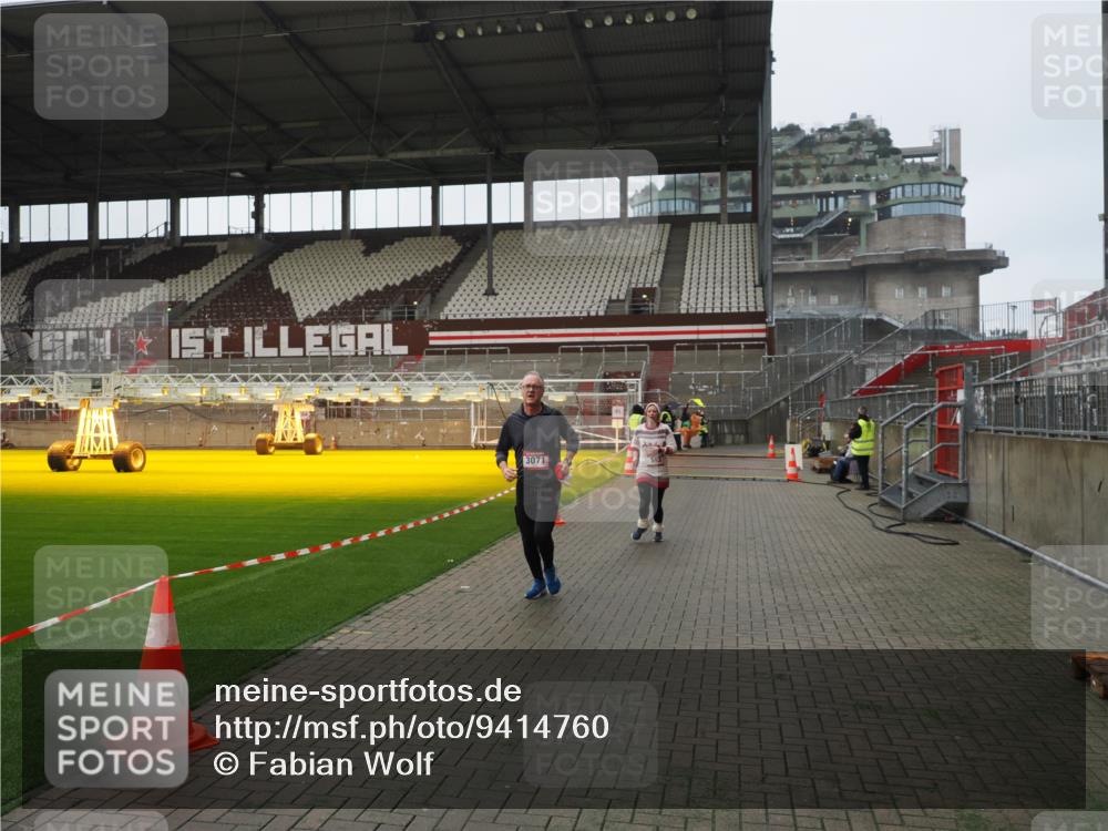 07.12.2025 - St. Pauli X-Mass-Run No. 15 Fabian Wolf http://msf.ph/oto/9414760 07.12.2025 11:23:47 Ziel 593, 2387, 2389, 2409, 3071, 3190, 3191 meine-sportfotos.de