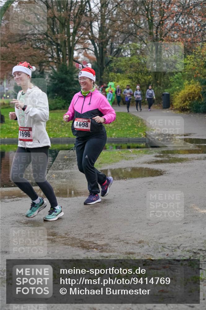 07.12.2025 - St. Pauli X-Mass-Run No. 15 Michael Burmester http://msf.ph/oto/9414769 07.12.2025 10:05:23 Laufen 1696, 1698 meine-sportfotos.de