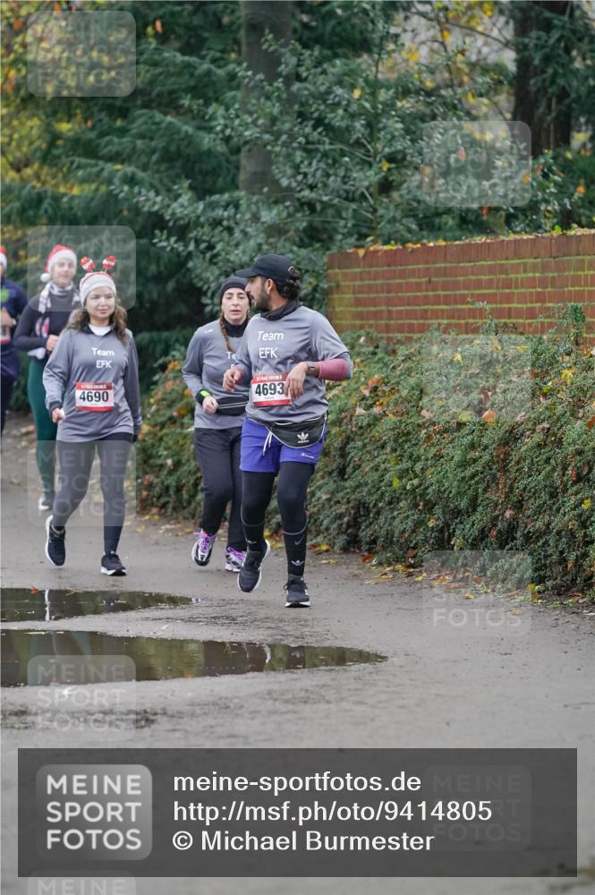07.12.2025 - St. Pauli X-Mass-Run No. 15 Michael Burmester http://msf.ph/oto/9414805 07.12.2025 10:05:34 Laufen 4693, 4690 meine-sportfotos.de