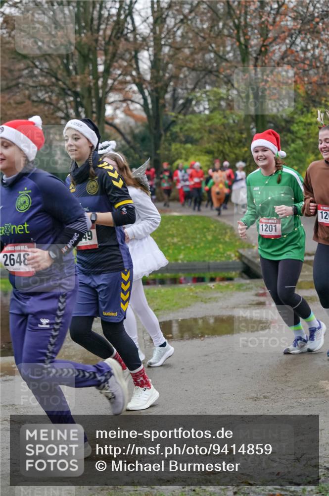 07.12.2025 - St. Pauli X-Mass-Run No. 15 Michael Burmester http://msf.ph/oto/9414859 07.12.2025 10:05:45 Laufen 2648, 49, 1201, 12 meine-sportfotos.de