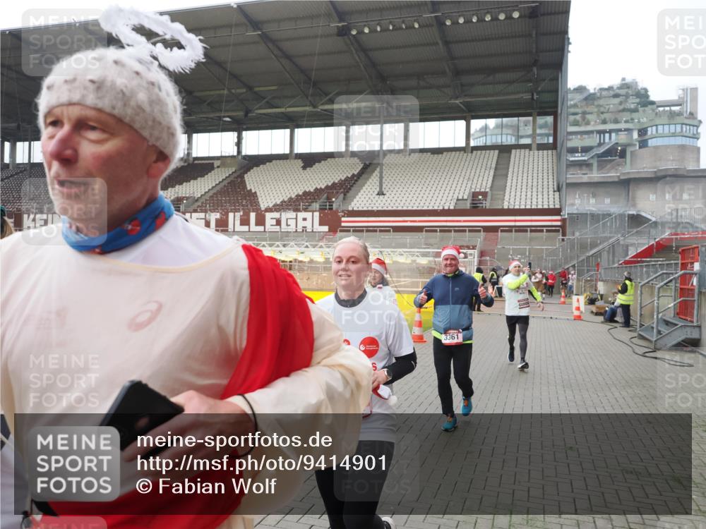 07.12.2025 - St. Pauli X-Mass-Run No. 15 Fabian Wolf http://msf.ph/oto/9414901 07.12.2025 11:24:09 Ziel 813, 2814, 3361, 4840, 4841 meine-sportfotos.de